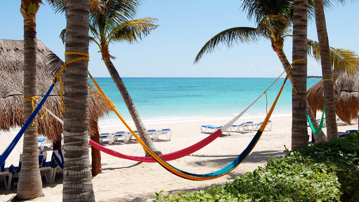 &copy; Akumal Beach Resort