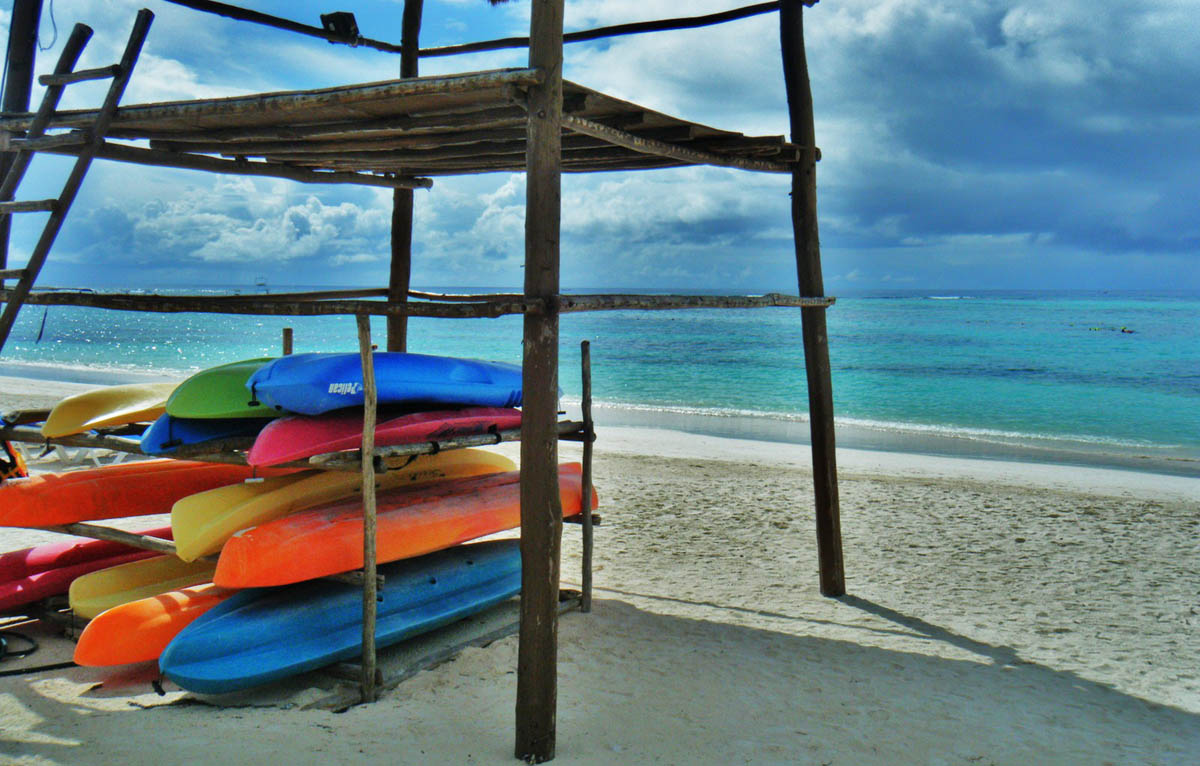 &copy; Akumal Beach Resort