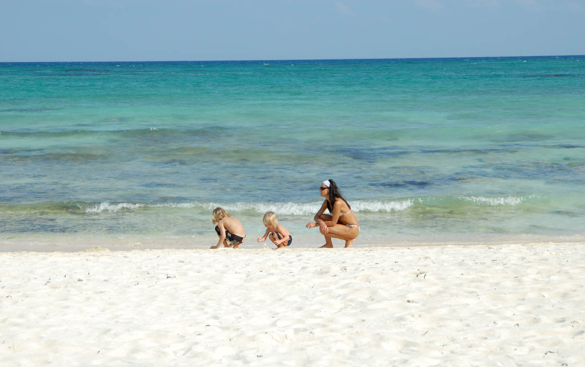 &copy; Akumal Beach Resort