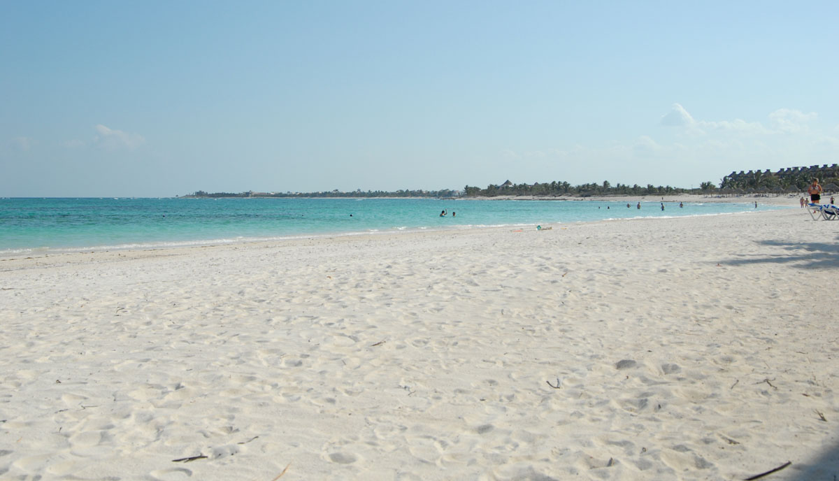 &copy; Akumal Beach Resort