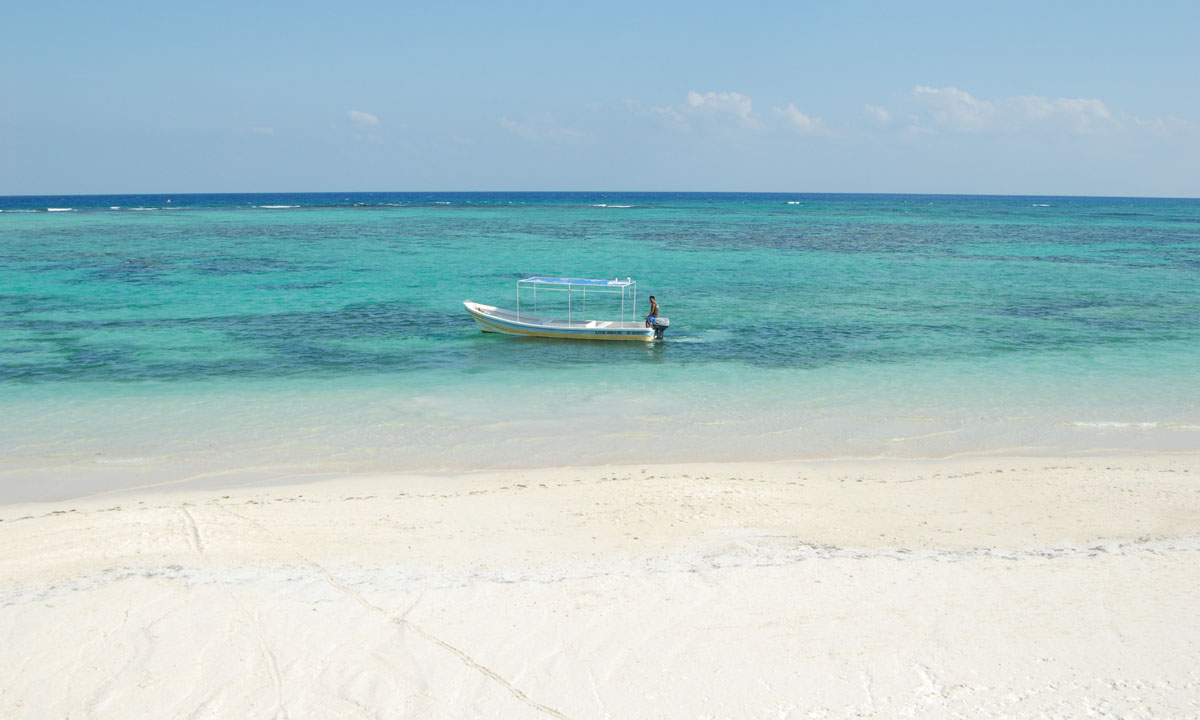 &copy; Akumal Beach Resort