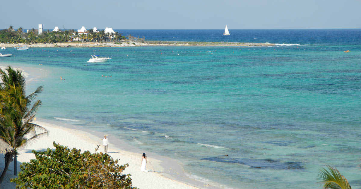 &copy; Akumal Beach Resort