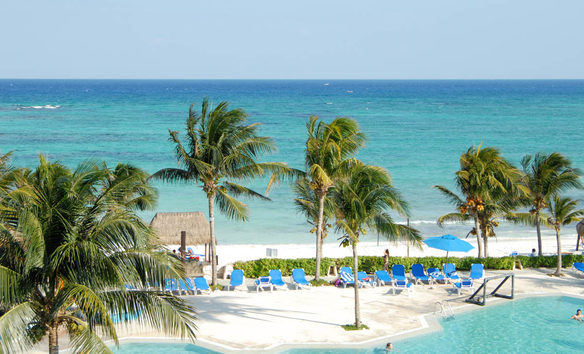 &copy; Akumal Beach Resort